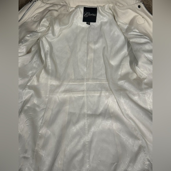 Guess Coat. Size Medium. - Picture 6 of 9